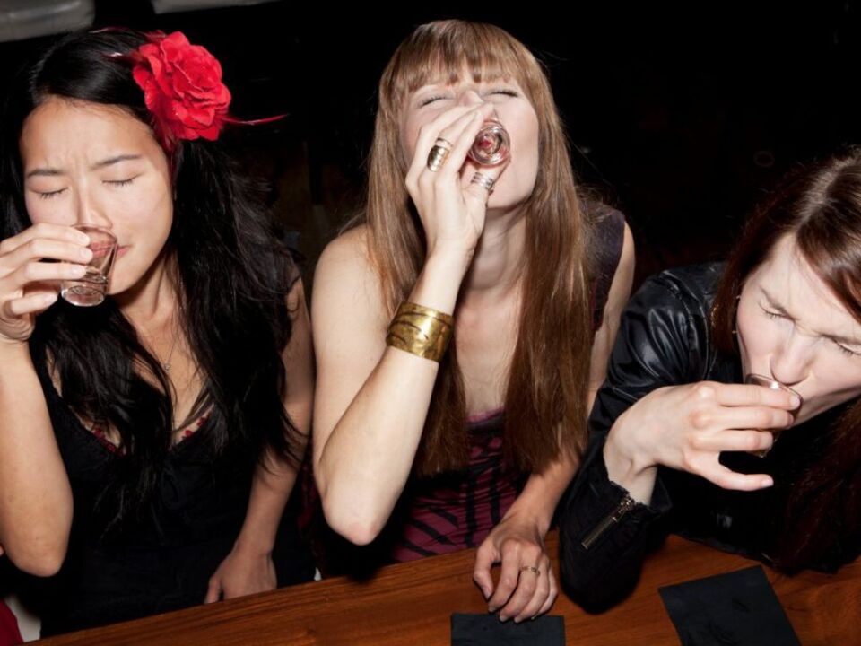 To combat alcoholism, a woman needs to break relationships with friends drink