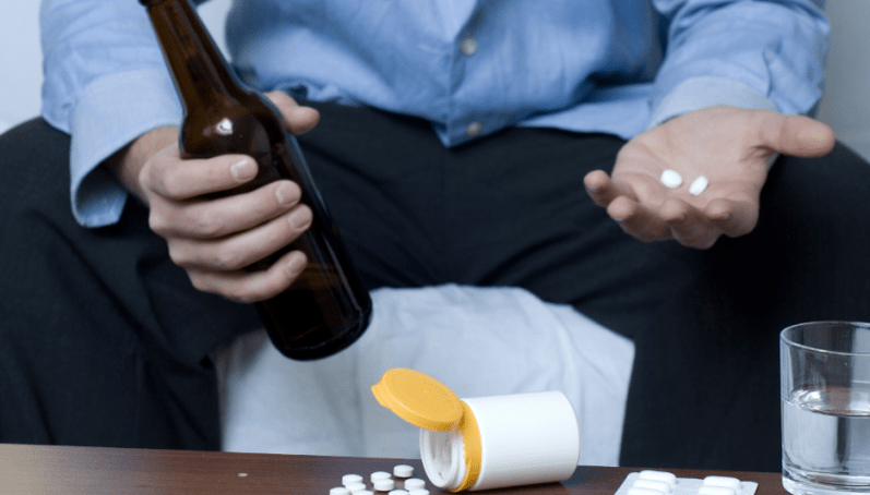 What antibiotics should not be combined with alcohol